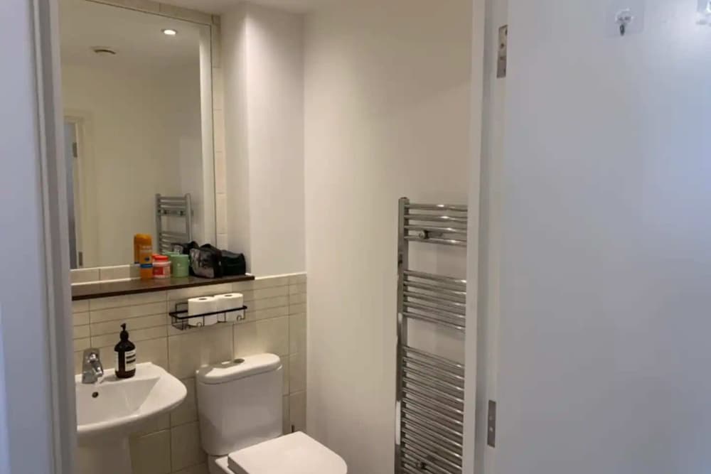 Фото Modern 1bd Flat With Balcony - Mile End