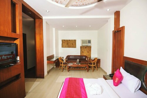 Гостиница Revking at Khanna Residency в Дели