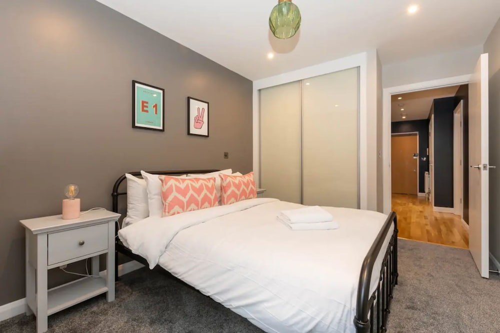 Фото Stylish & Luxurious 2 Bedroom Flat - Shoreditch