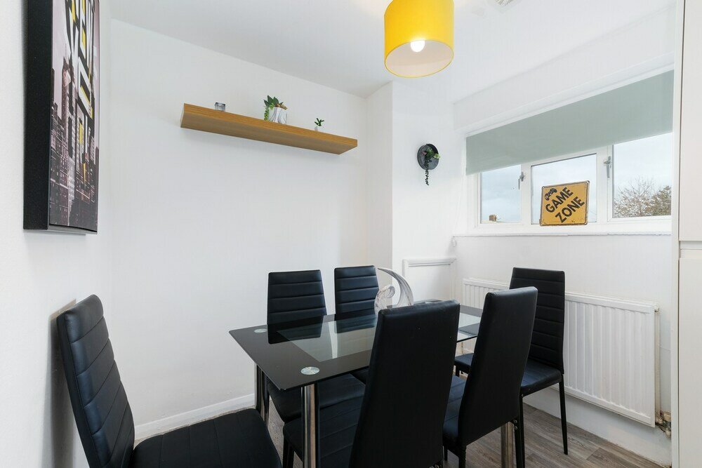 Фото Brambles House West Drayton 3 Bedroom