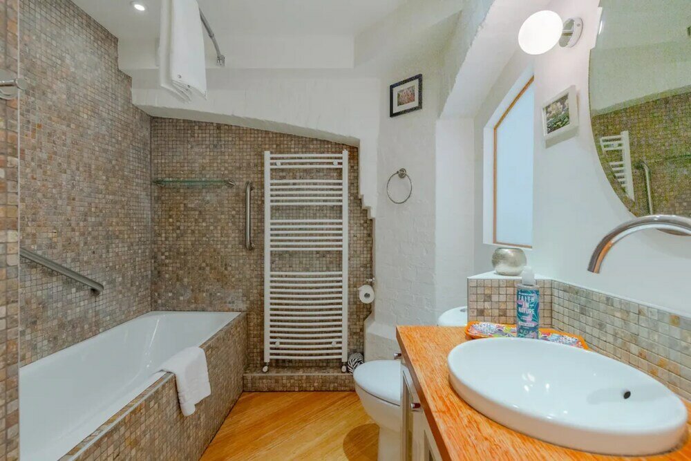 Фото Vibrant 2bd Flat - Near London Bridge