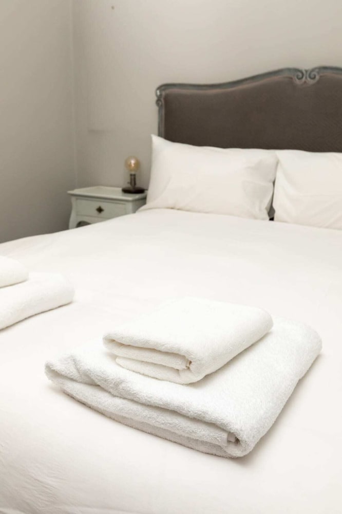 Фото Dazzling Top Floor 1bedroom Flat - Earl's Court!