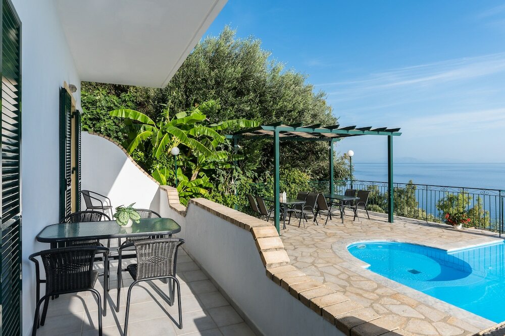 Фото Four-Bedroom Villa Eleni by Konnect, with Private Pool & Stunning Seaview