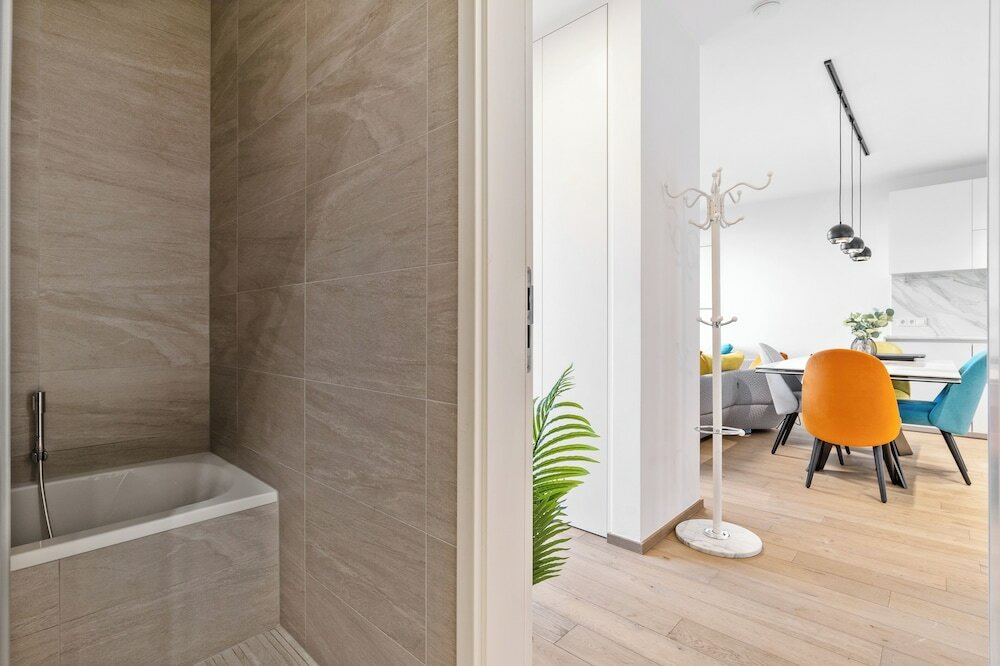 Фото Stylish Luxurious Apt w Pool & Gym Id214