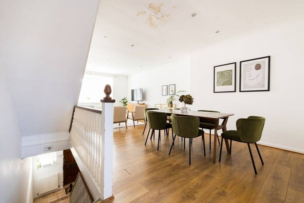 Фото The Mill Hill Wonder - Inviting 3bdr House With Garden