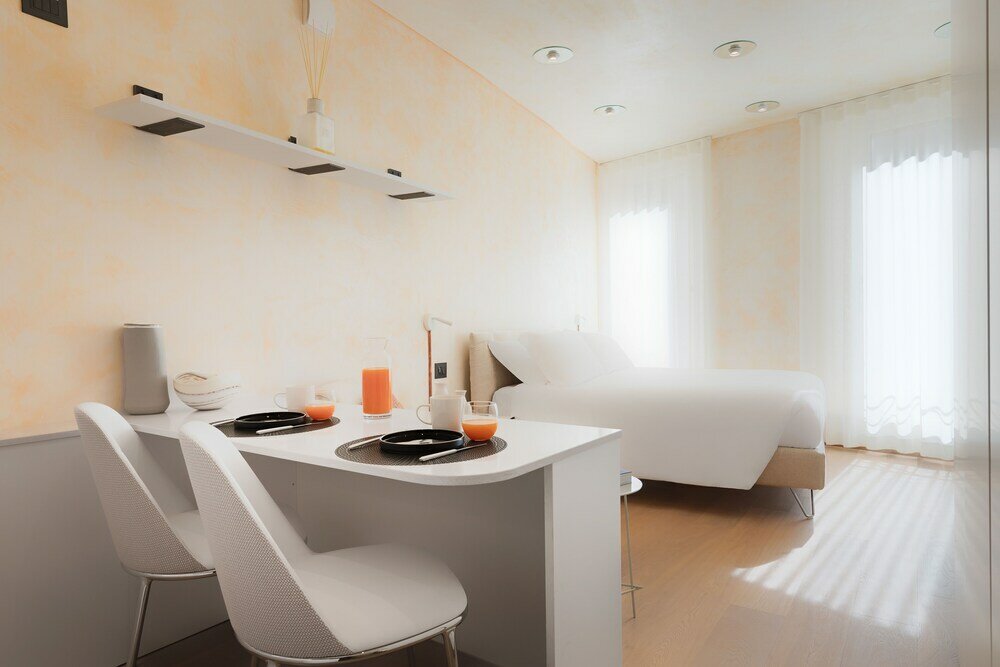 Фото 1881 Luxury Suites