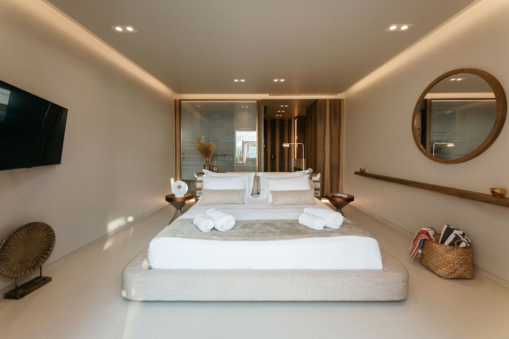 Фото Avgoustos Suites - Adults only