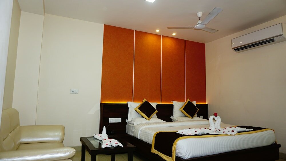 Фото Hotel Golden Laurel Inn