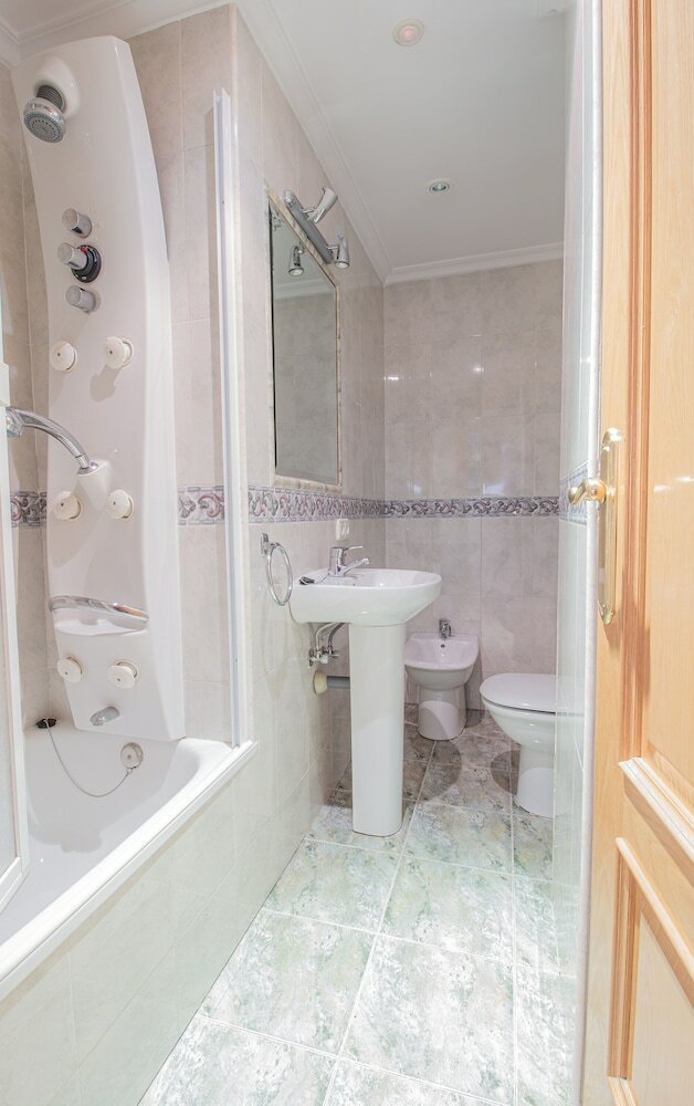 Фото Pensión Isabel by Vivere Stays