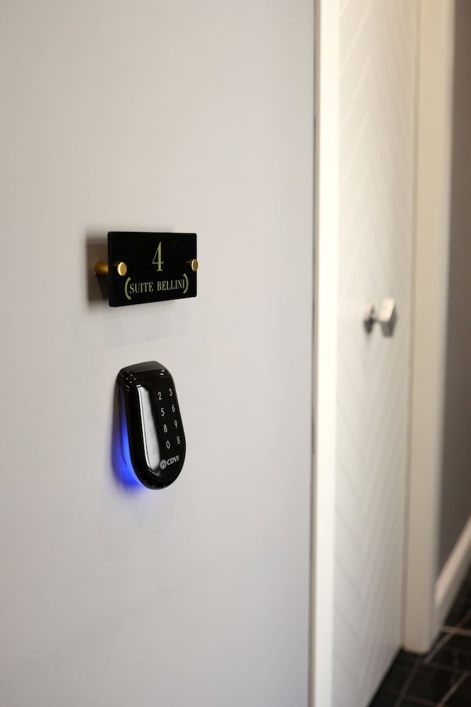 Фото Maison San Carlo Luxury Suites