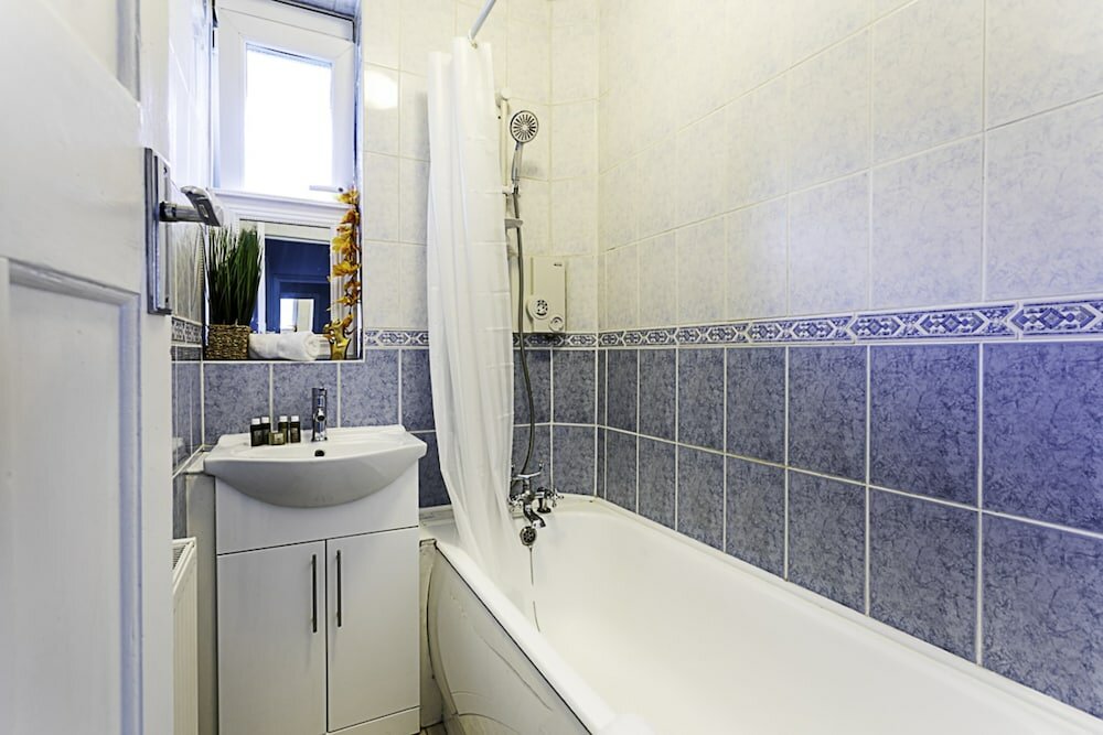 Фото Chic High Spec Apartment Near Central London