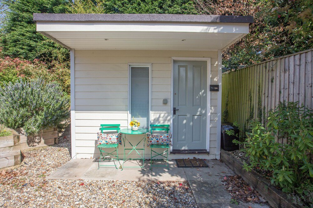 Фото Snug with Views of the Chilterns