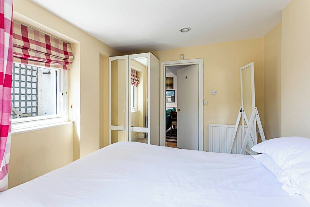 Фото Kensington Retreat With Private Patio