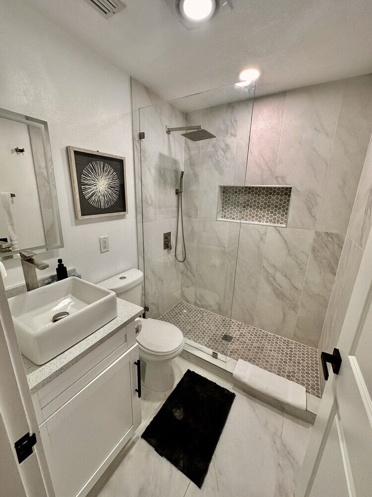 Фото New Mid Century Modern Largo Retreat