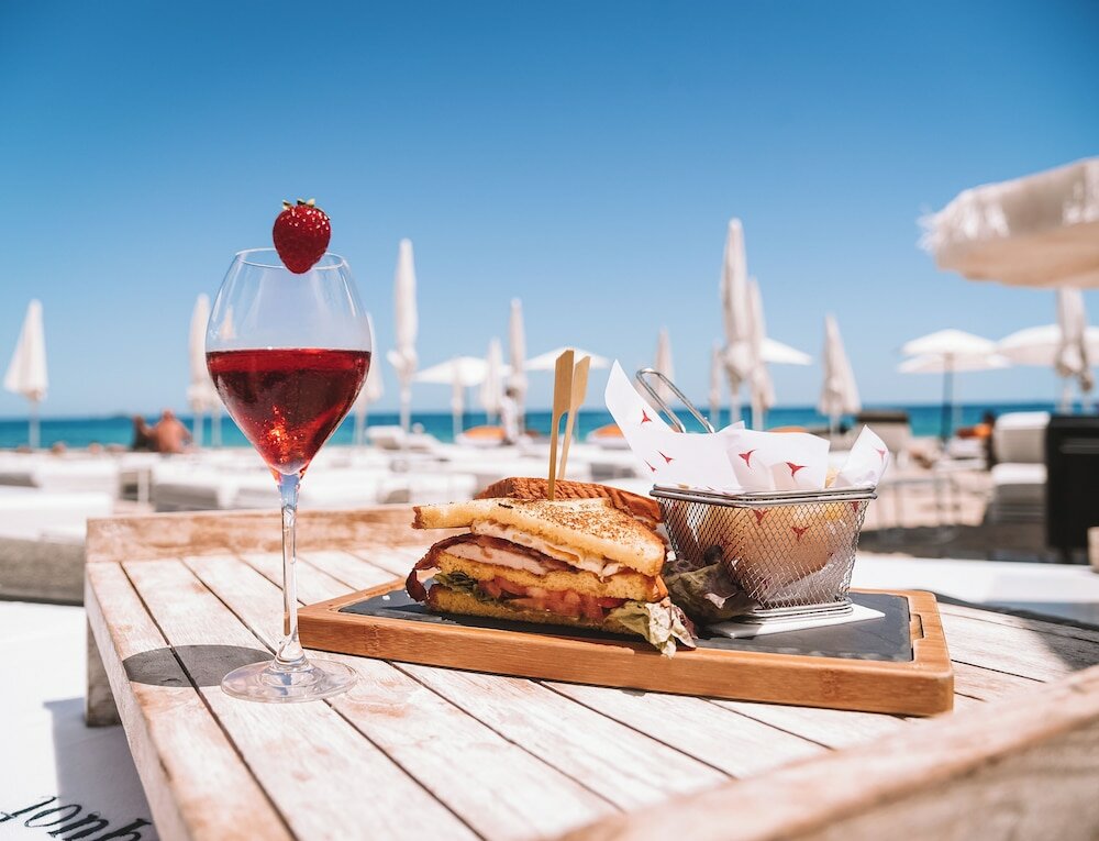 Фото Ushuaia Ibiza Beach Hotel - Adults Only