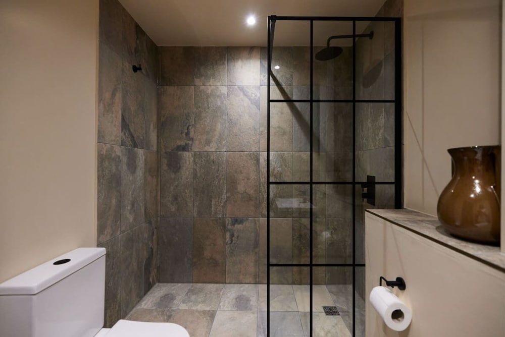 Фото The Whitechapel Place - Stunning 2bdr Flat With Balcony