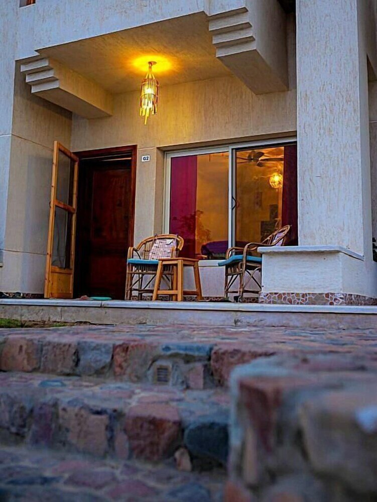 Фото The Cozy Pool Home