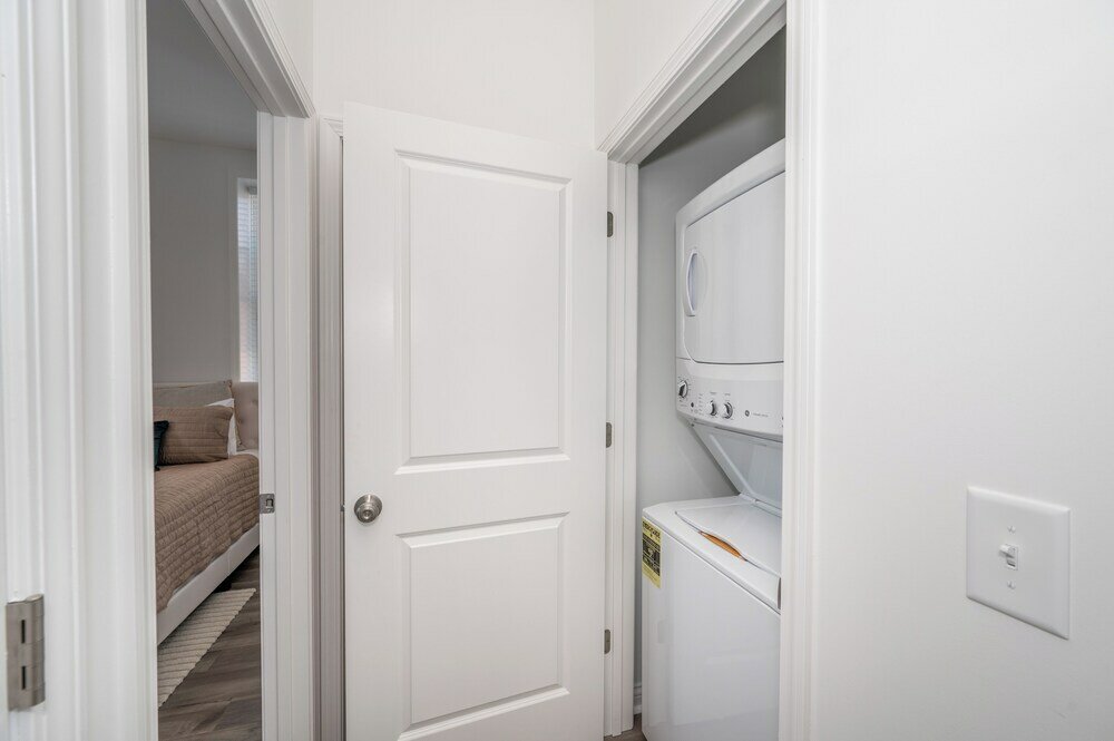 Фото Covington Charm Suites