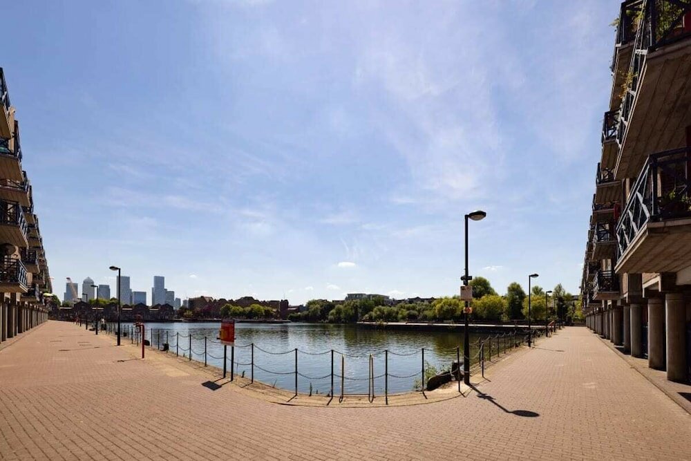 Фото The Shadwell Secret - Contemporary 4bdr House