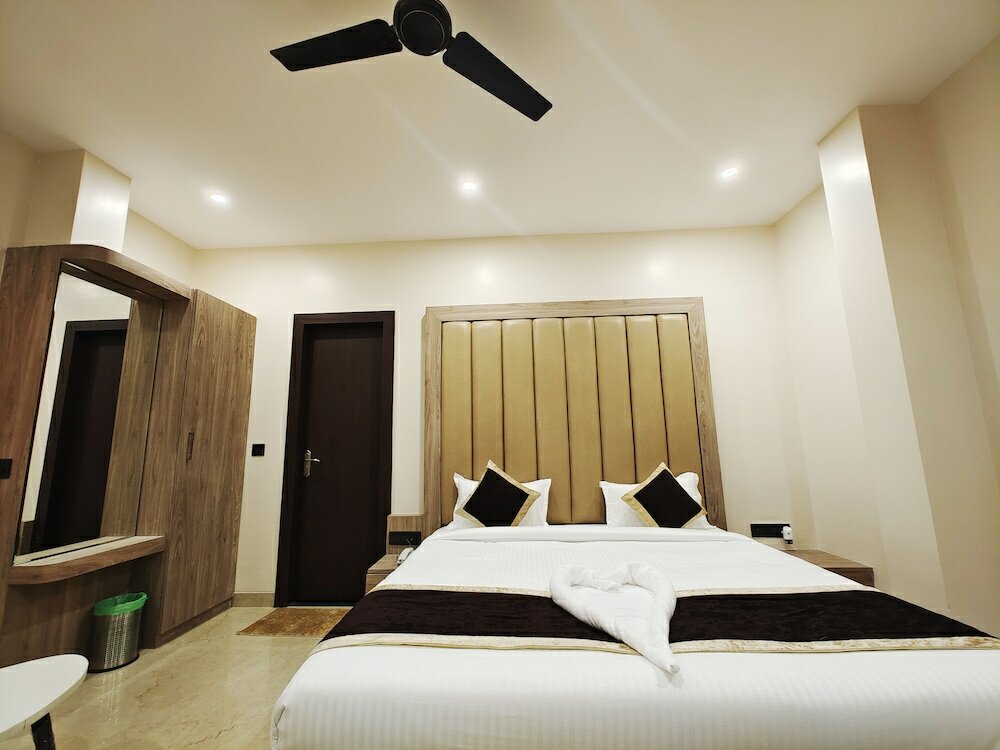 Фото Radha Residency by ShriGo Hotels