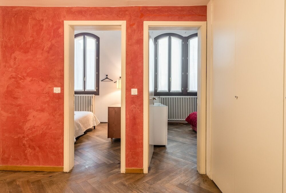 Фото Red House close to Accademia Bridge