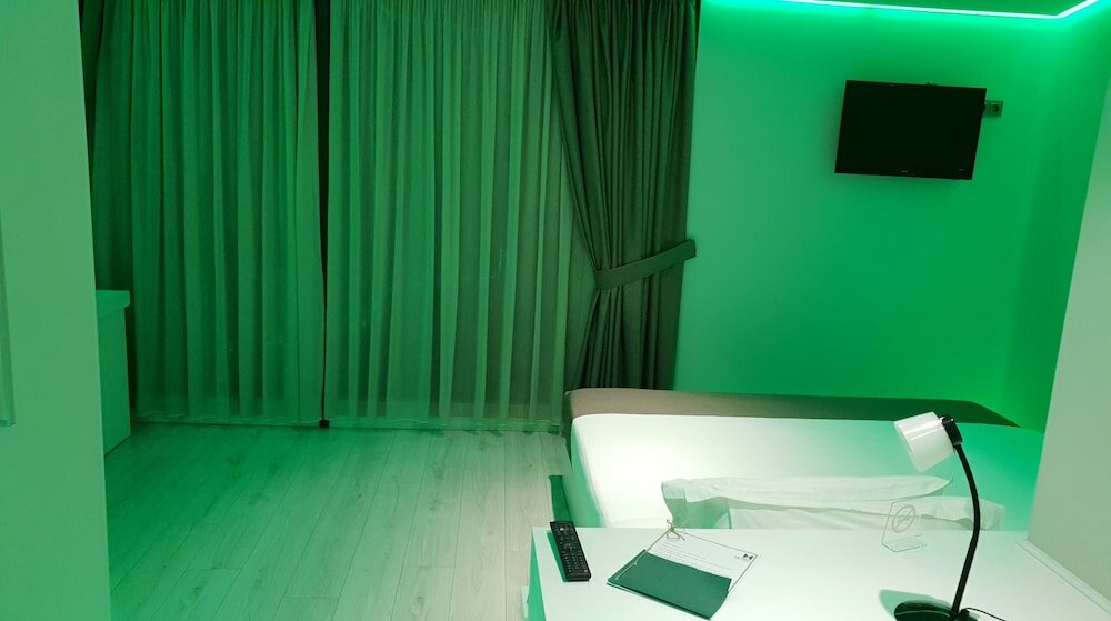 Фото Metro Hotel Tirana