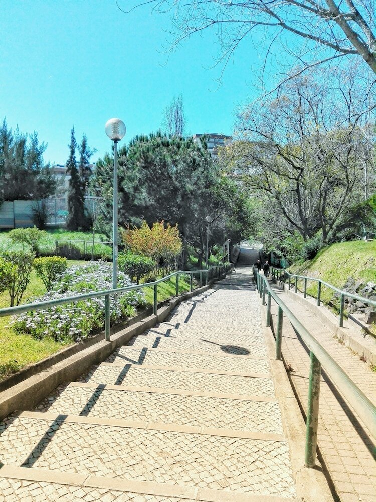 Фото Odivelas metro hospedagem