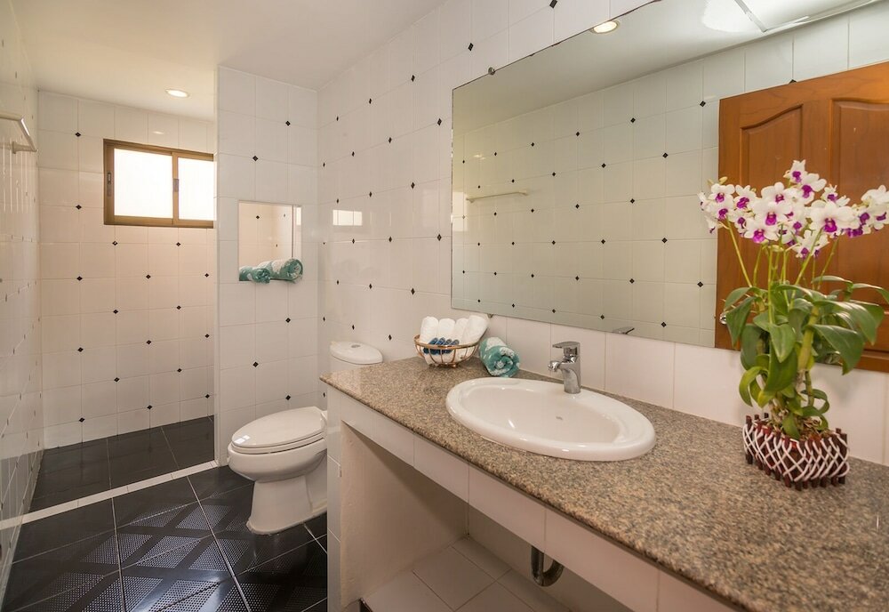 Фото Pattaya Hill, Near the City and Beach