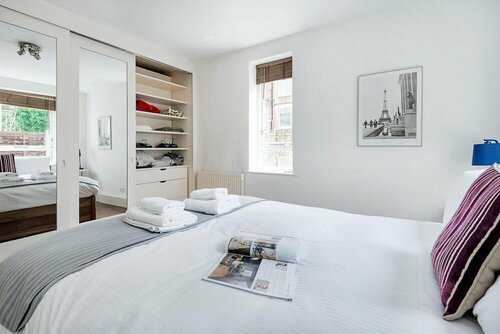 Гостиница Bright and Stylish Apartment in Trendy Islington by Underthedoormat в Лондоне
