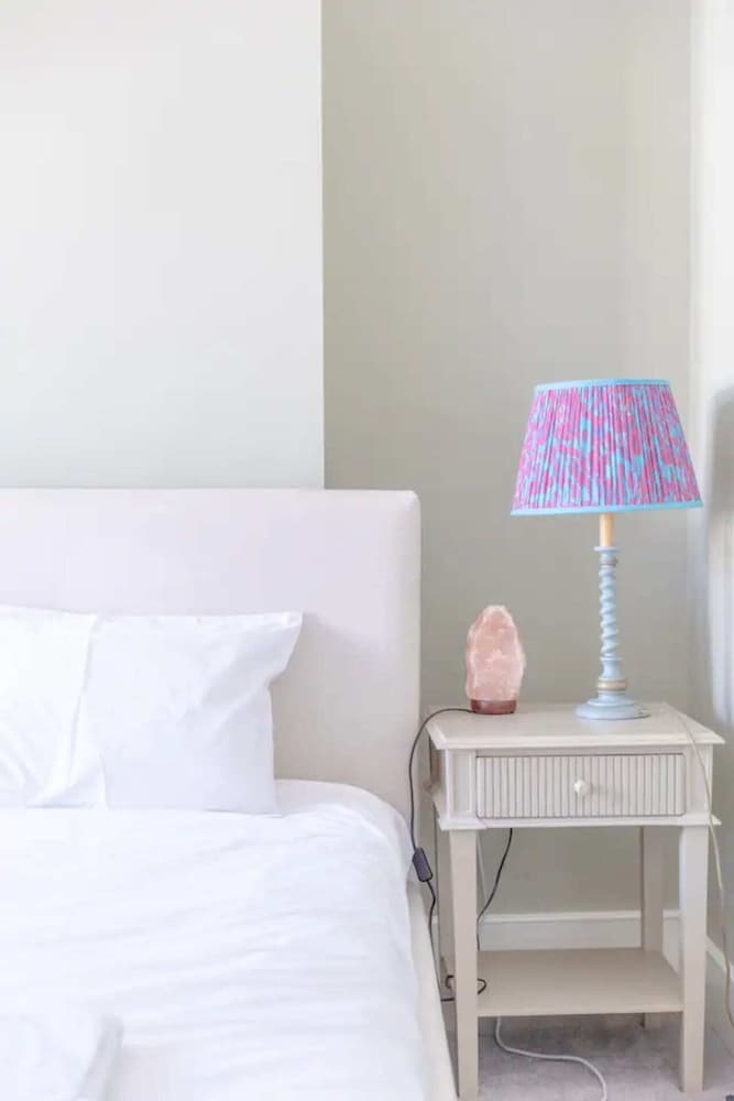 Фото Charming 4bd House With Private Garden - Tooting