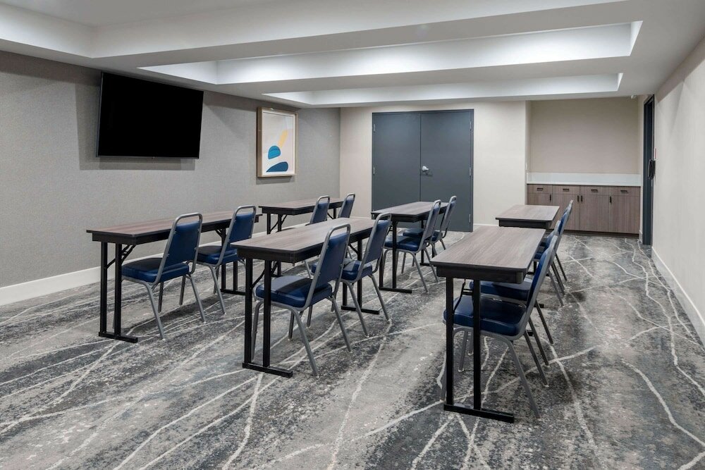 Фото Ramada by Wyndham Modesto Yosemite Area