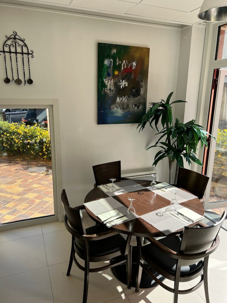 Фото Hôtel des Arcades Cachan