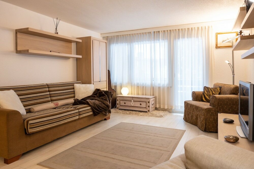 Фото Snowflake family apart. Ski in& out