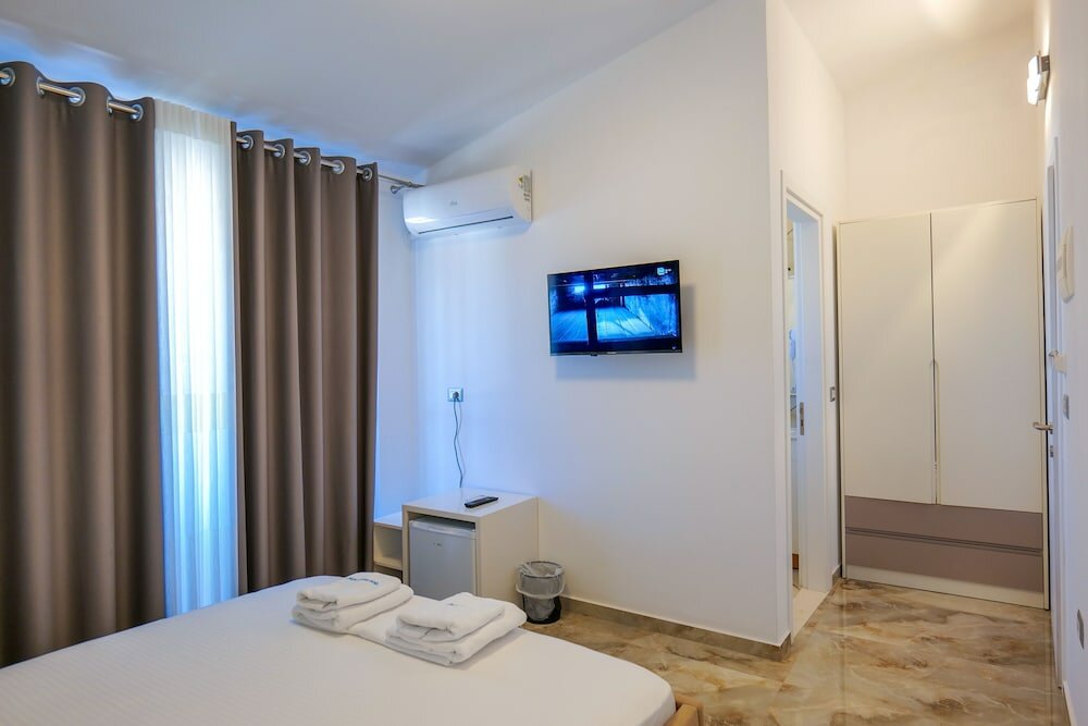 Фото 3 Island Hotel