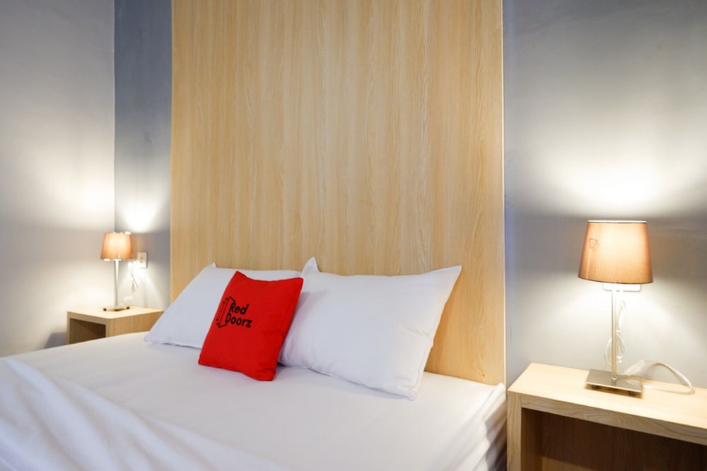 Фото RedDoorz Syariah near Alun Alun Tegal