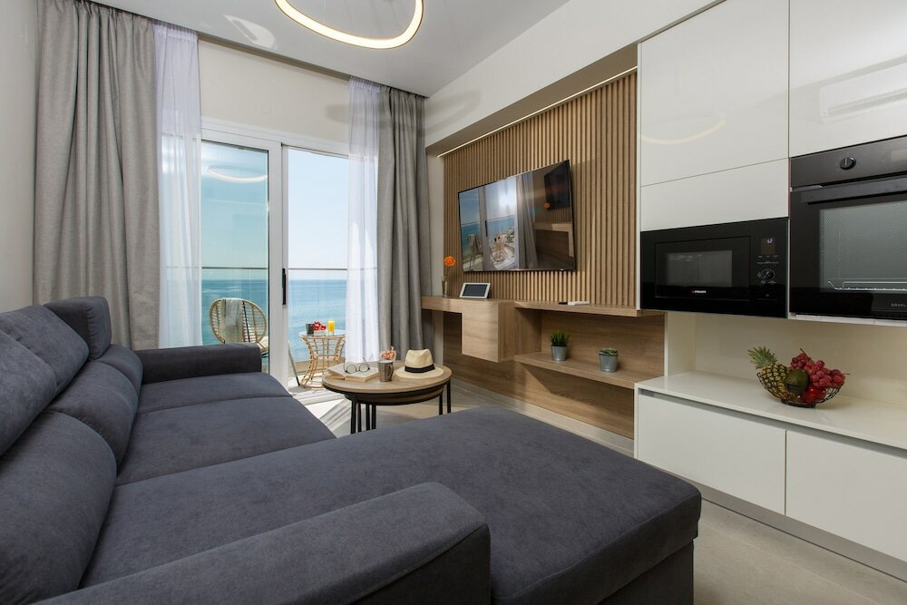 Фото Hersonissos Beach Front Suites