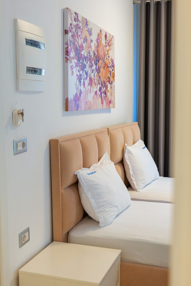 Фото 3 Island Hotel