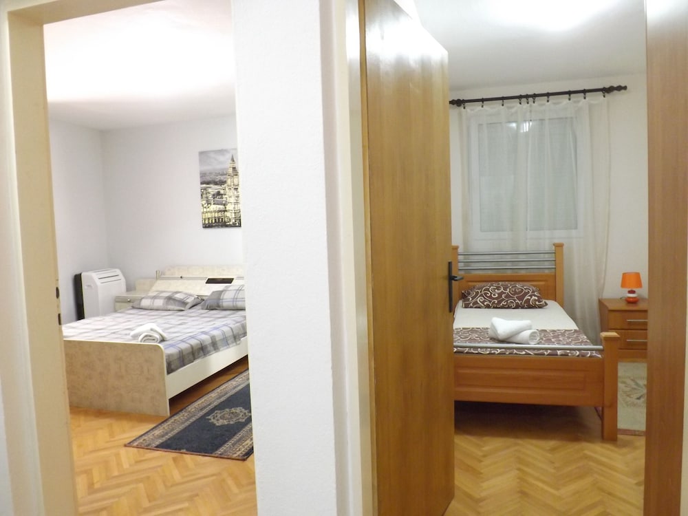 Фото Three Bedroom Apartment With Garden