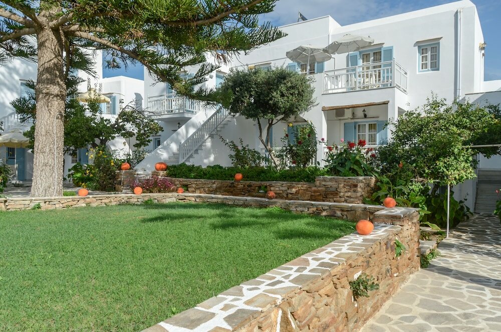 Фото Birikos Studios & Apartments