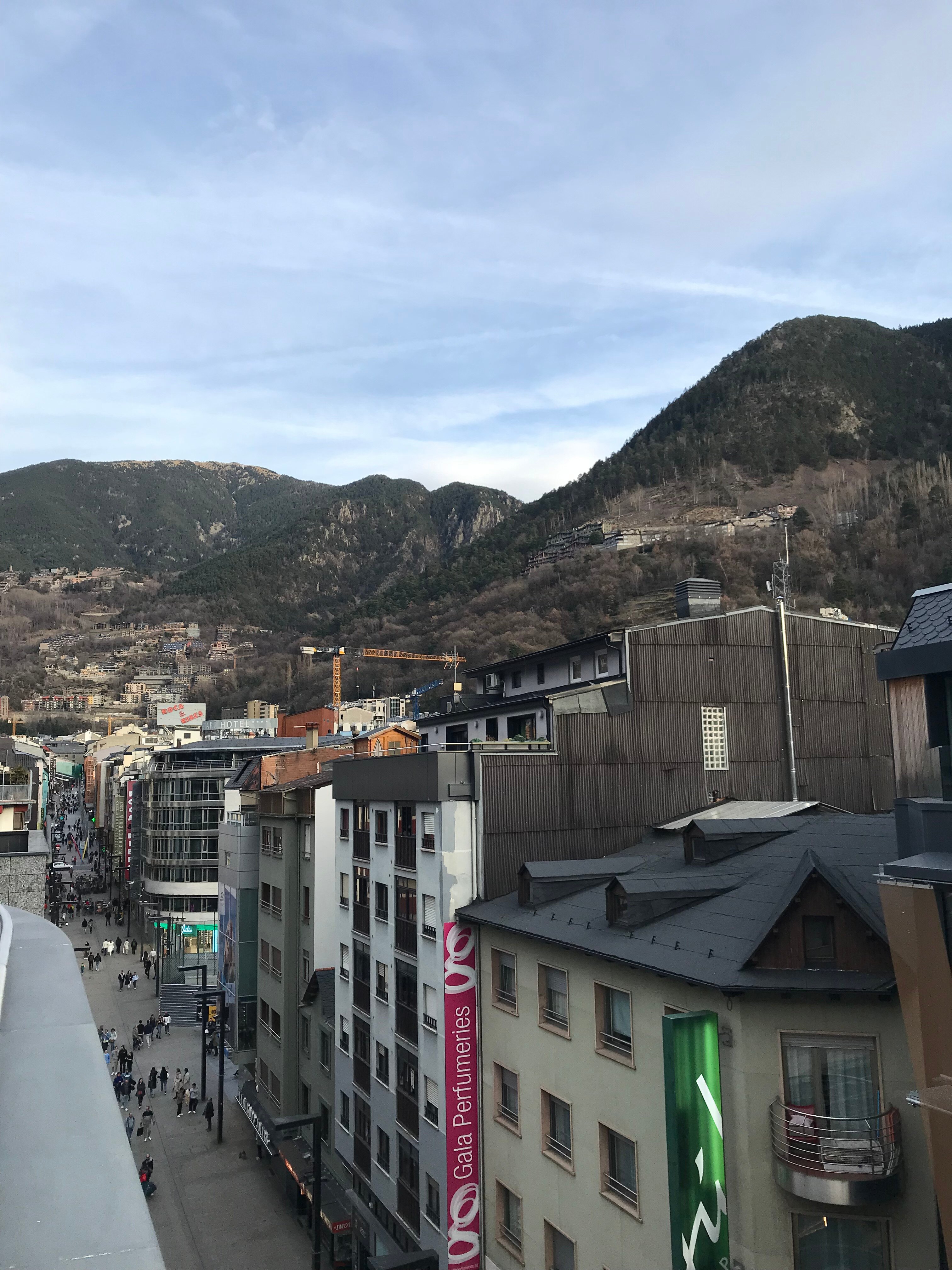 Фото Yomo Centric