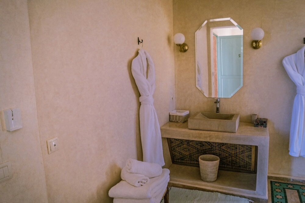 Фото Jenan Mayshad