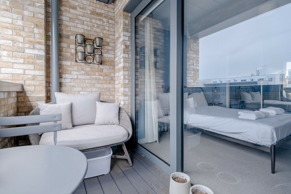 Фото Light & Spacious 1bedroom Flat With Balcony - Mile End