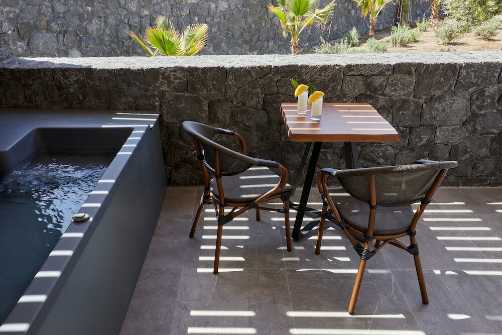 Фото Mountain and Sea Suites