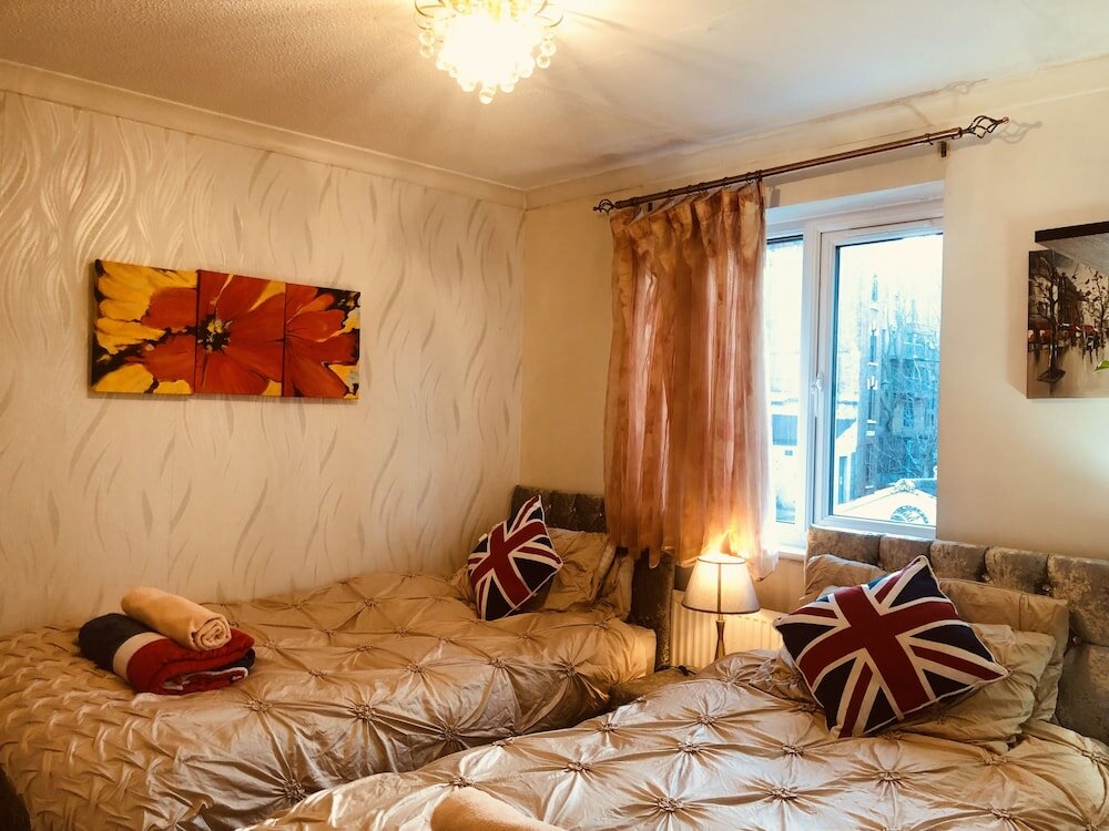 Фото Centrally Located 4 Bedroom House