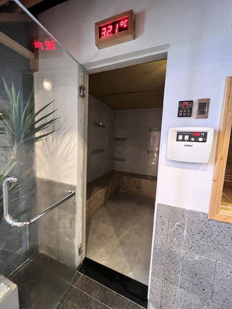 Фото Kiwi Hotel & Apartments