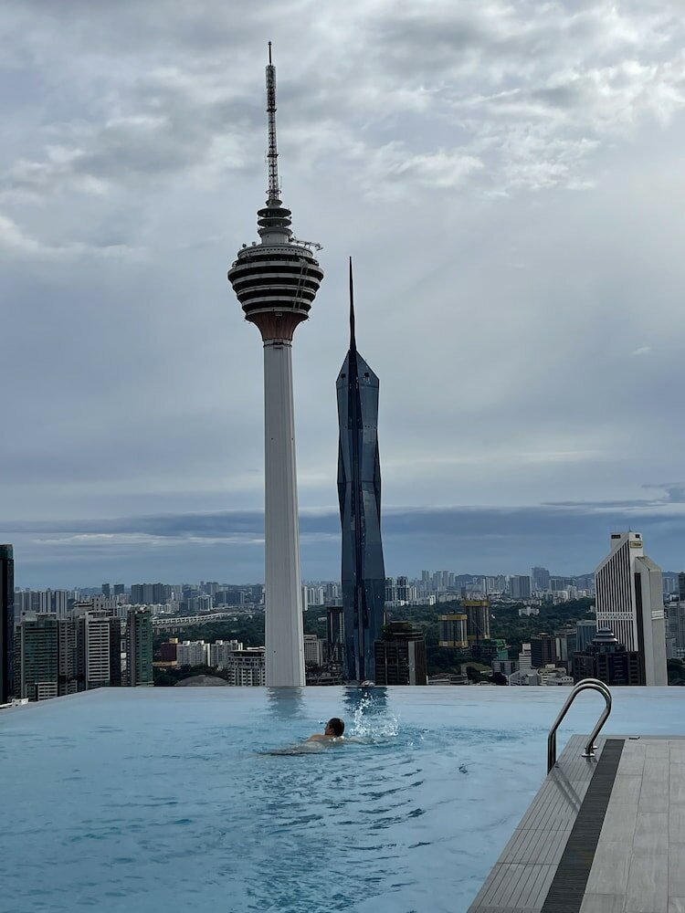 Фото The Hollwood Suites at Platinum