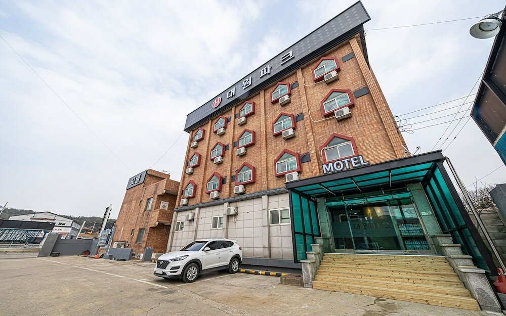 Фото отеля 1