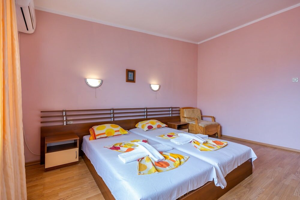 Фото Family Room in Dafinka Guest House