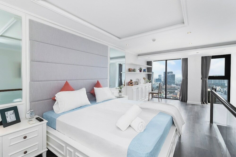 Фото City by night Ben Thanh Apartments