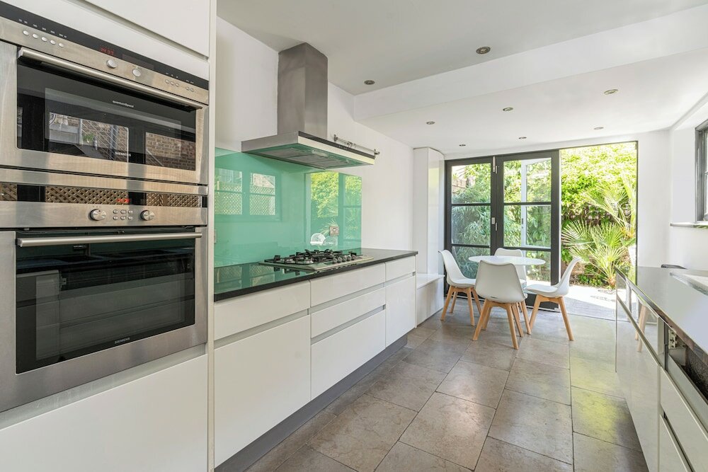 Фото Picturesque house with patio